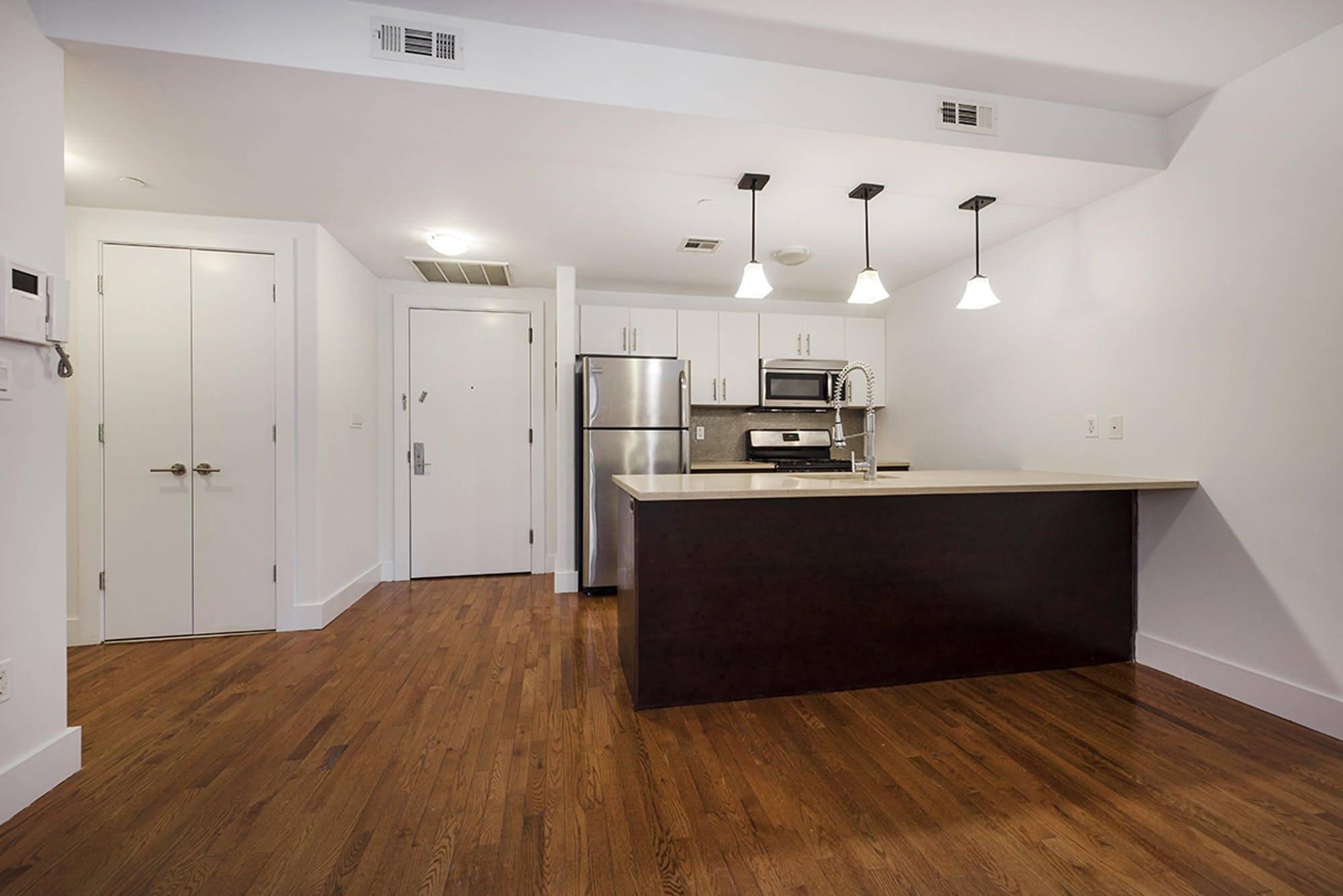 VIDEO TOUR AVAILABLE PLEASE INQUIRE WITH JAMES New to the market 80 Meserole is a recently developed building that has come to define Williamsburg living.
