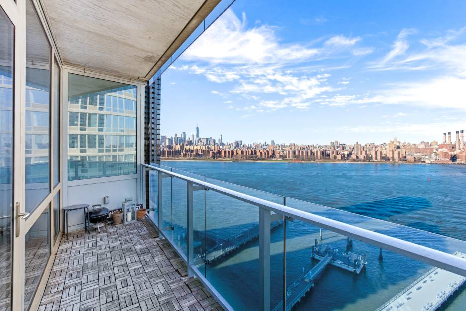 Come home to stunning waterfront views through floor to ceiling windows in this bright spacious, corner split two bedroom home with unobstructed views of Manhattan and the East River in ...