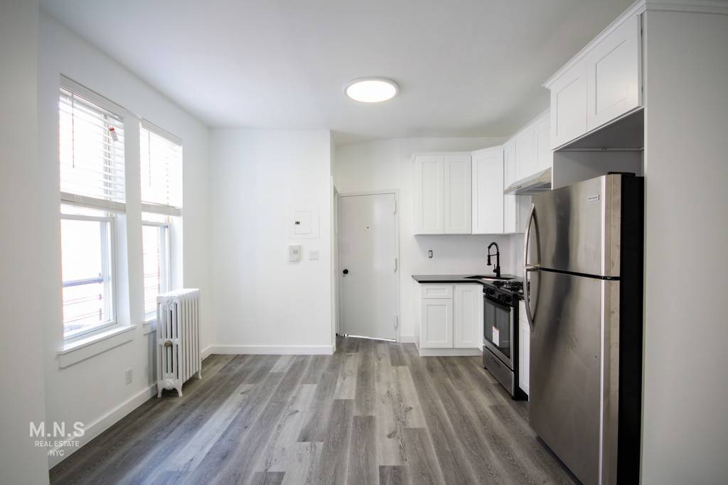 Completely renovated 3 Bed 1 BathModern aestheticVery sunny throughoutAmple windowsSpacious bedrooms with ample closet spaceLarge living room with dining areaOpen kitchen w stainless steel appliancesBrand new flooringBrand new appliancesFull bathroom ...