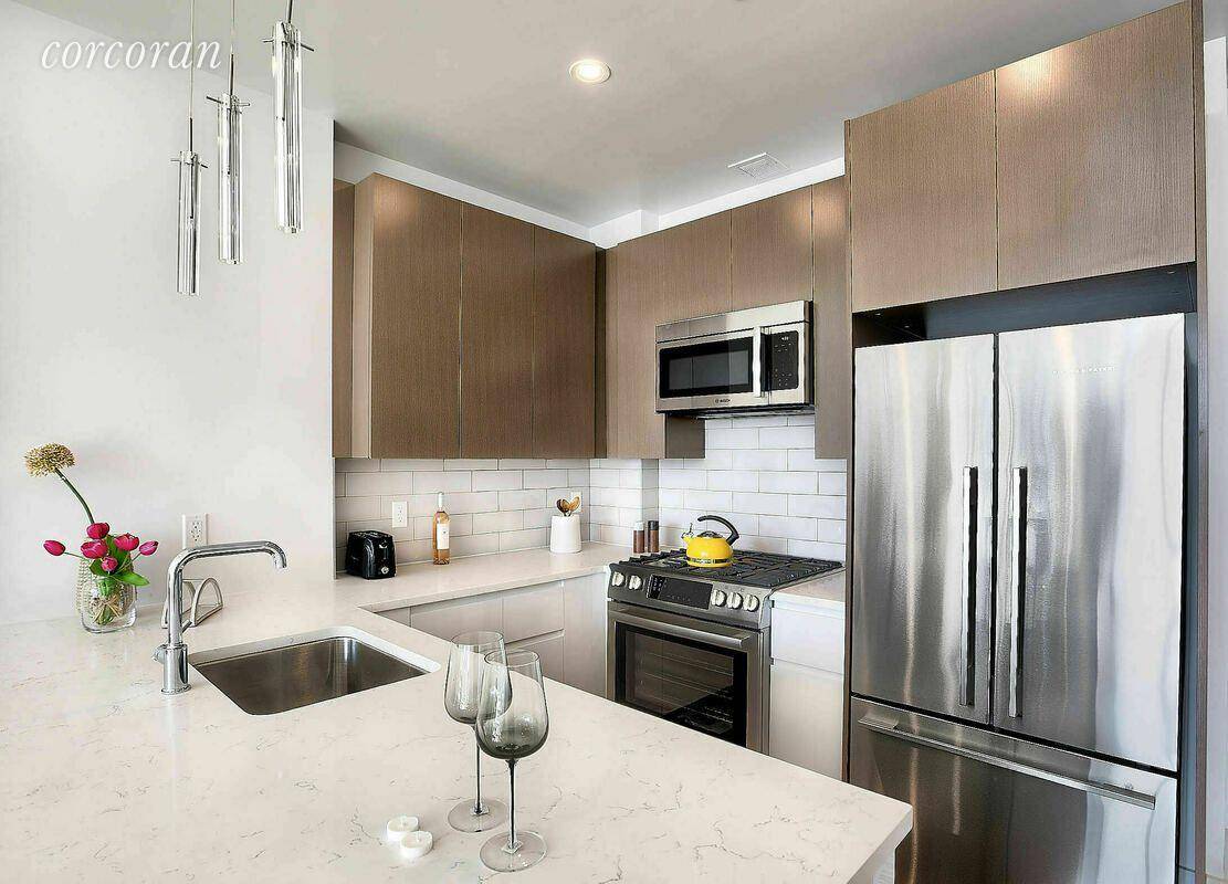 SPACIOUS 1 BED 1 BATH WITH A 15 YEAR TAX ABATEMENTSet in the heart of vibrant Long Island City, Star Tower combines sleek modern design, thoughtful space, and graceful finishes.