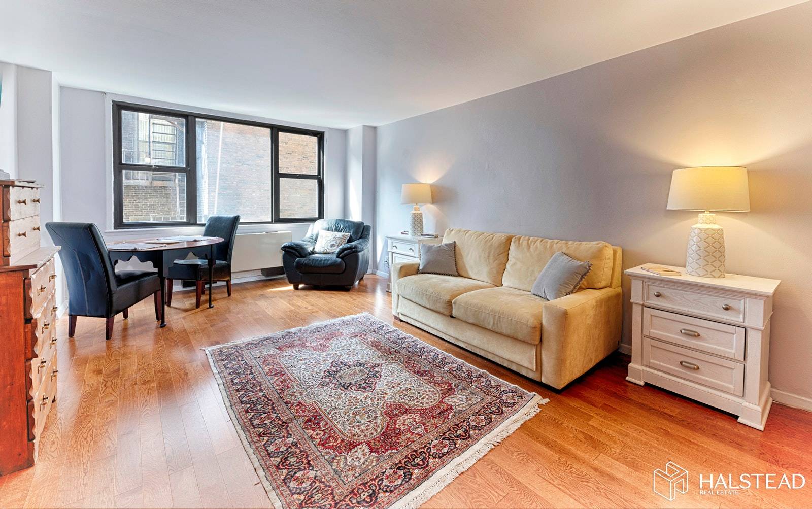 This move in ready studio is perfectly located at the corner of Irving Place and 18th Street with easy access to fabulous shops and restaurants as well as multiple subways, ...
