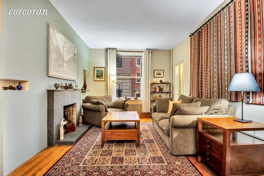 UNFURNISHED Rare find ! Beautifully furnished, spacious two bedroom apartment located on one of the quietest blocks in Brooklyn Heights, Willow Place.