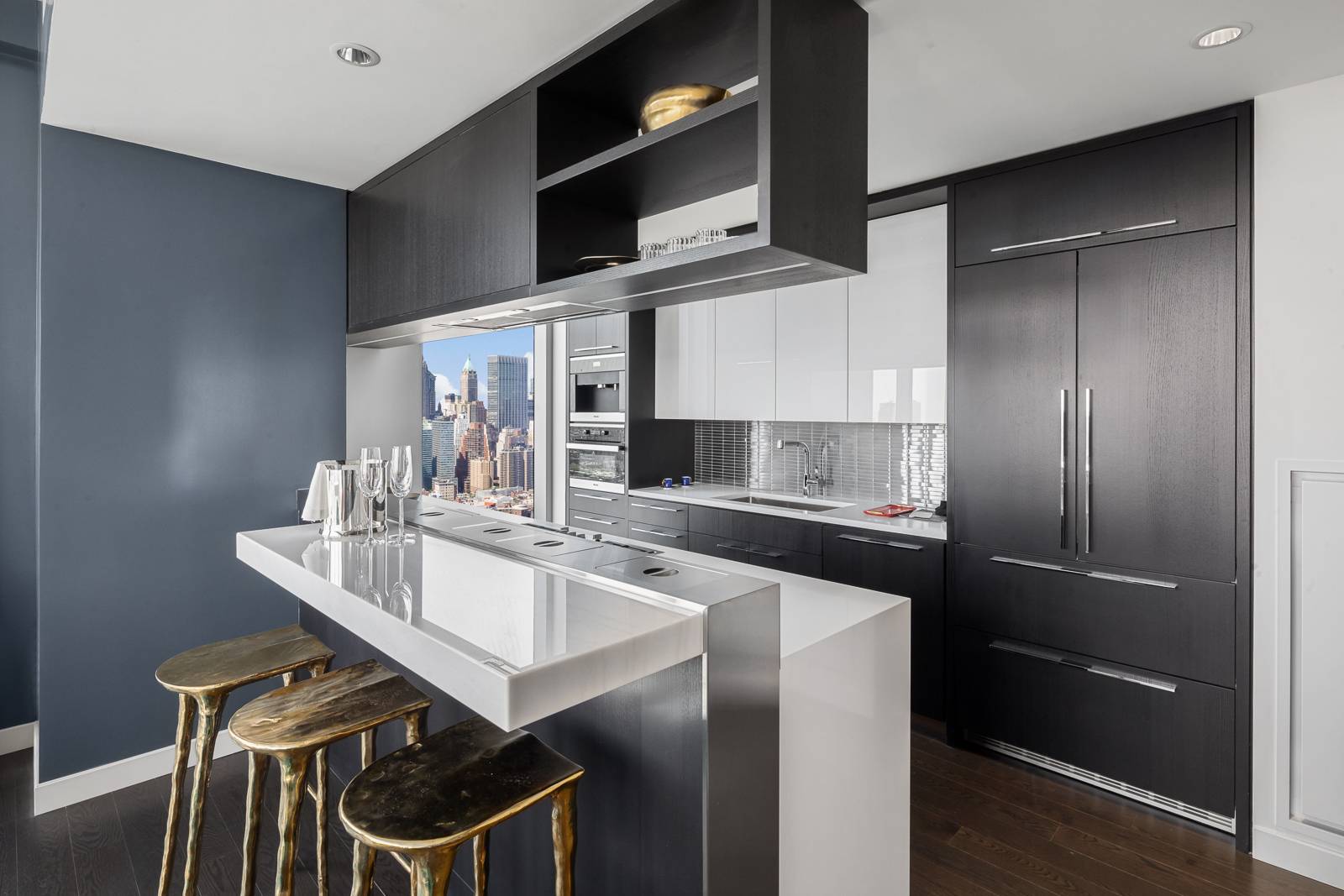 Virtual Tours of One Manhattan Square residences are now available.