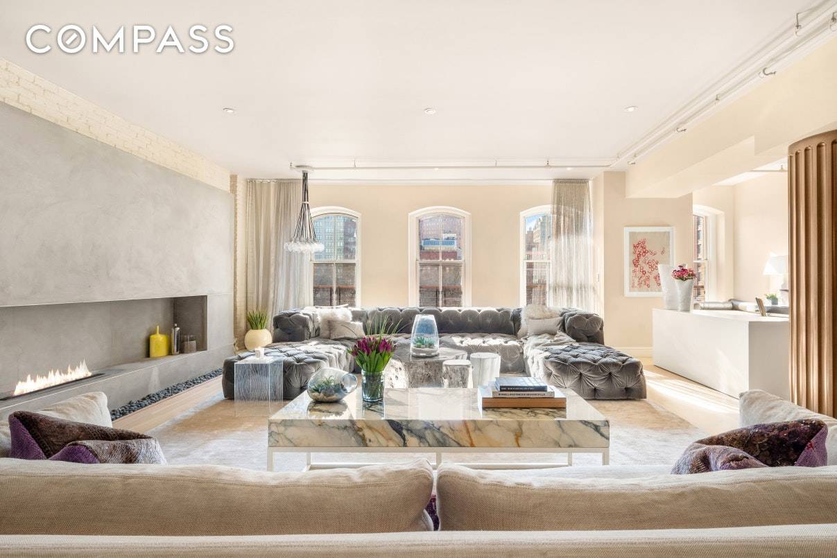 Residence 4B offers a sublime balance of chic and historic inside the Grabler Building, a pre war condominium loft building set on a charming, cobblestoned street in Tribeca.