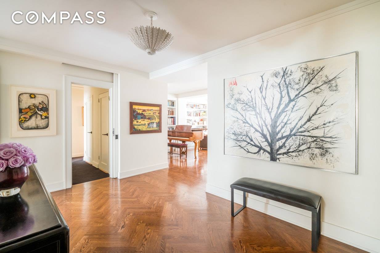 Gorgeous layout and BIG space Move in condition, extra spacious, renovated 4 bedroom 4 bath home boasts a gracious and elegant floor plan designed for living and entertaining.