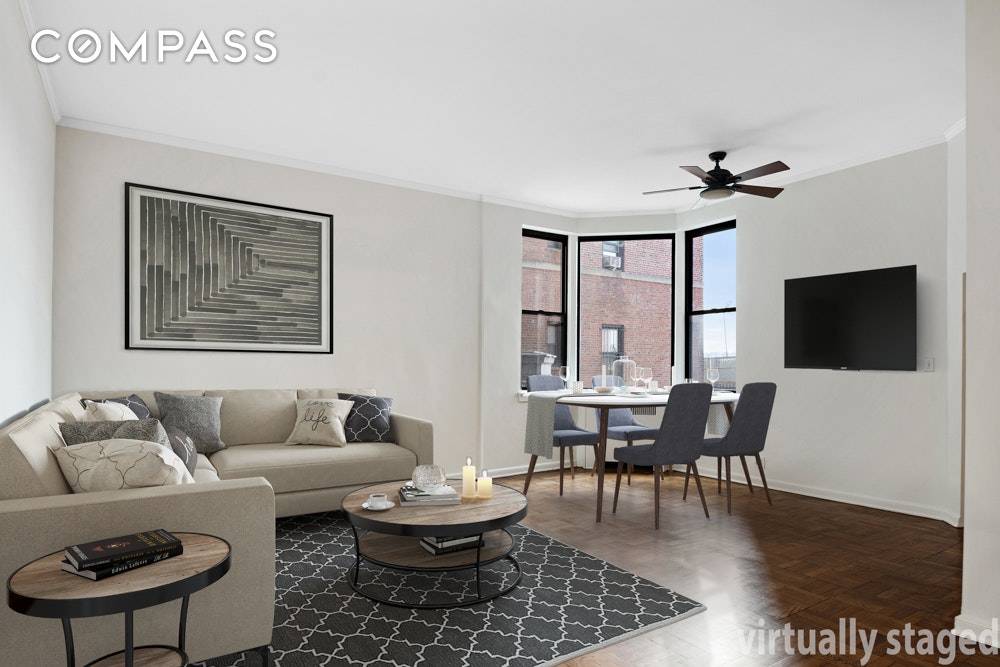 Fabulous over sized one bedroom, located in Washington Heights, this quiet apartment near everything is the perfect place to call home.