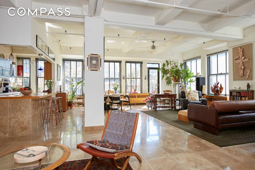 FURNISHED RENTAL Fashion District Grand Loft with Terrace Available for sale Centrally located, elegantly furnished with a European flair and original artwork, this one of a kind loft offers a ...