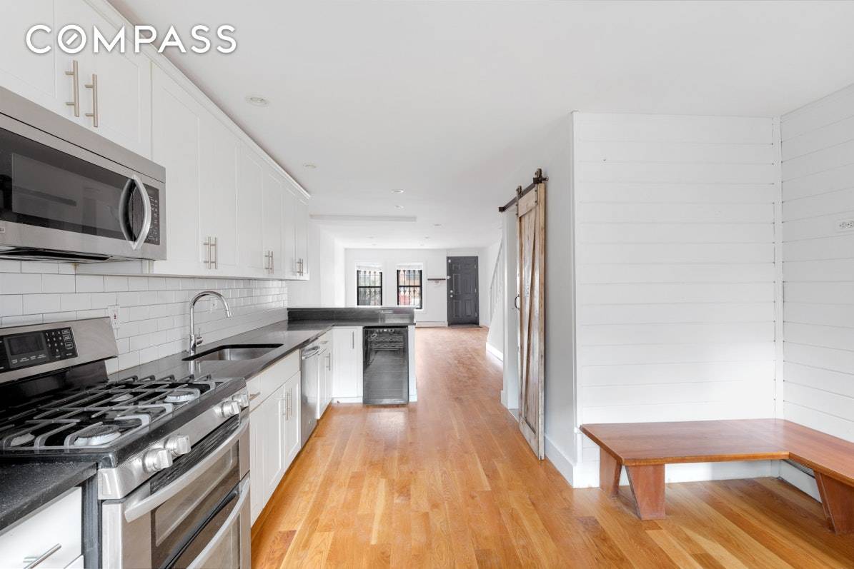 Located on the border of Clinton Hill Bed Stuy on desirable Lexington Avenue, this 2 bedroom, 1.