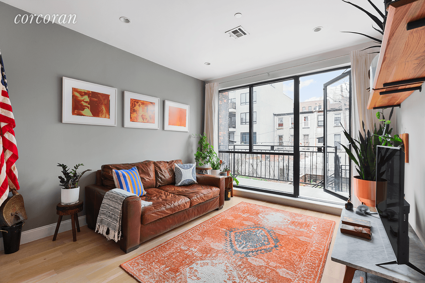 Brooklyn Oasis Overlooking Lush, Private Garden Situated in the heart of Bed Stuy, 223 Pulaski is a recently built, 8 unit boutique condo building.