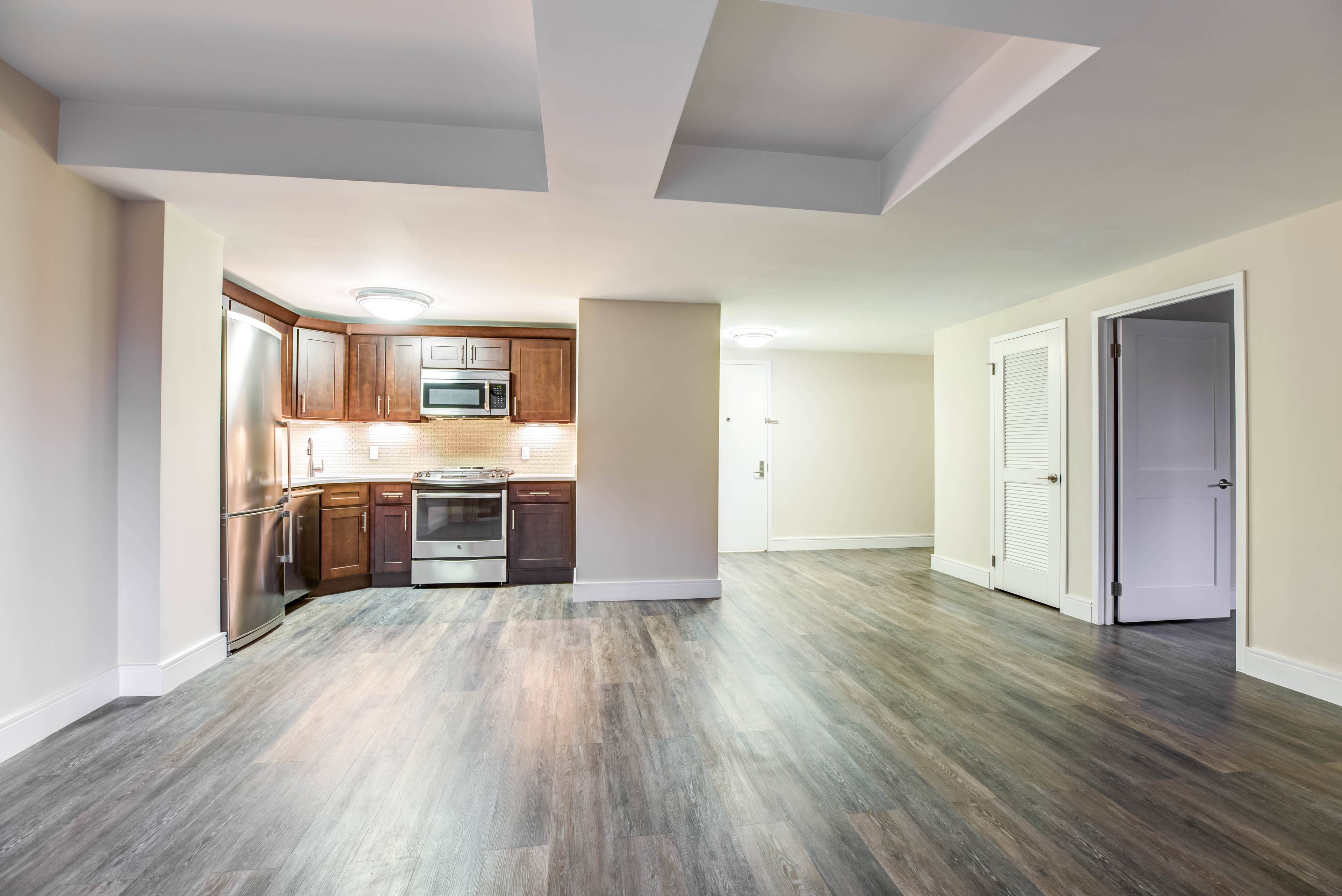 The Cole is a 162 unit luxury apartment building on Manhattan's Upper East Side, conveniently located near the Yorkville neighborhood's sidewalk cafes, bars, and lounges, and strategically located a few ...
