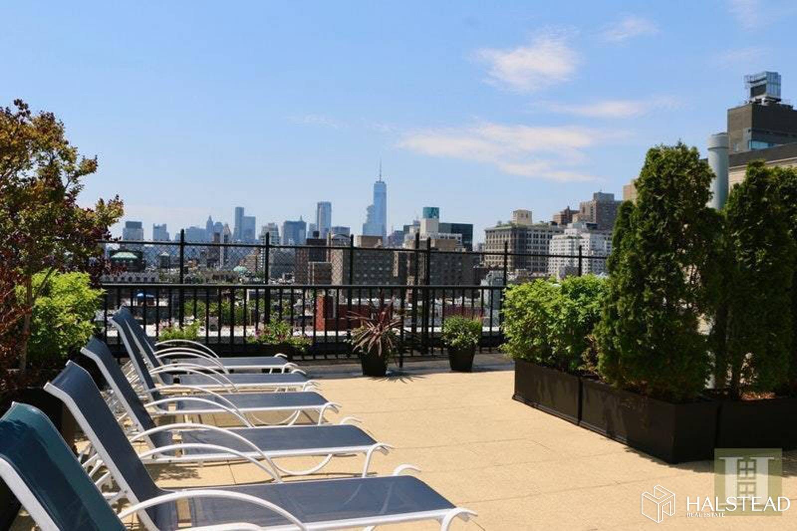 This highly desirable alcove studio layout boasting beautiful tree lined views overlooking Stuyvesant Square Park will make you feel like you have a country oasis in the heart of Gramercy.