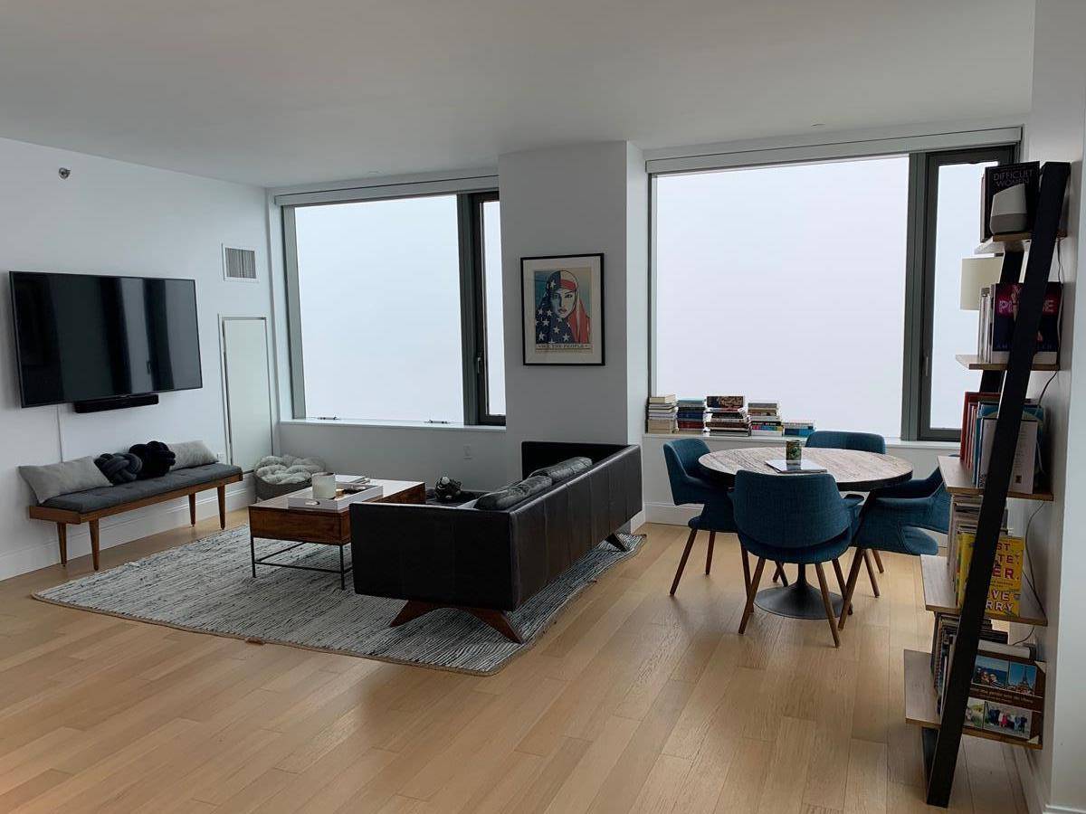 No Fee ! Spectacular high floor corner one bedroom with unabstructed views, separate windowed kitchen, L shape living area, in unit washer dryer, ensuite bath, complementary gym.
