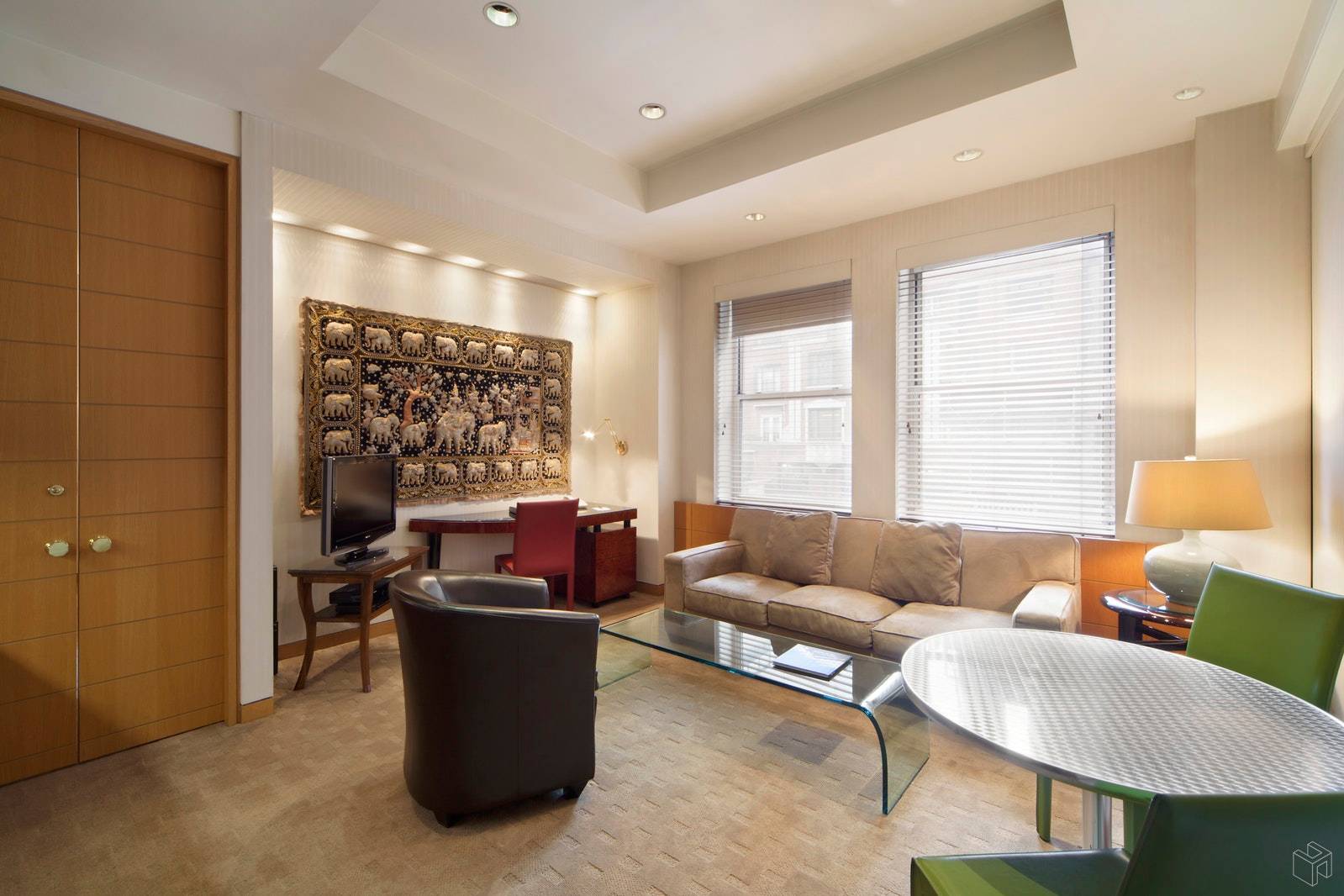 Alluring high floor, large 3 1 2 room 1 bedroom, 1 bath apartment offering serenity amp ; style perfect for a Manhattan full time residence pied a terre investment.