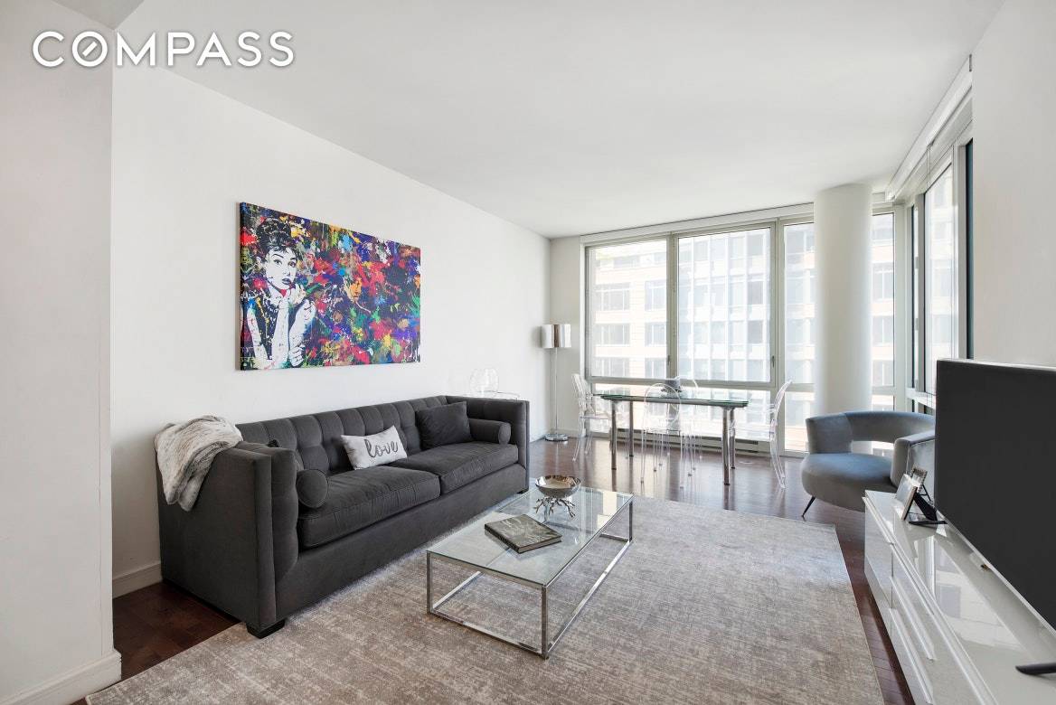 Coveted and rarely available, this South facing one bedroom apartment offers beautiful city views and boundless light in the heart of bustling Murray Hill.