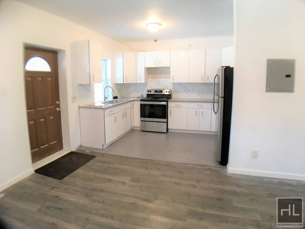 Beautifully renovated 2 bedrooms located on the heart of East flatbush.