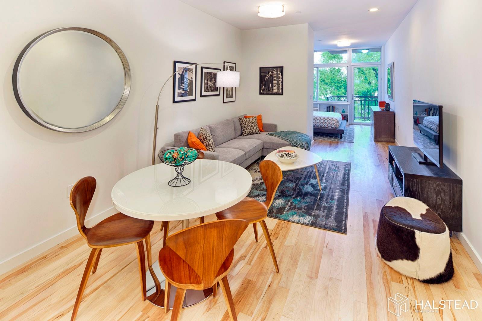 Spacious studio with 9'6 ceilings and a wall of windows serving up peaceful tree top views to Seward Park !