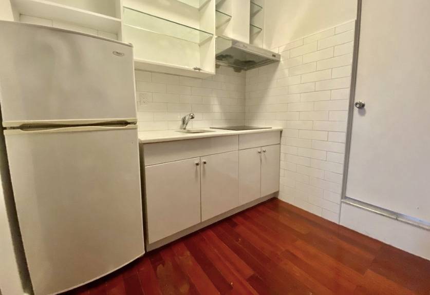 This apartment in Nolita has been recently renovated into a beautiful and comfortable one bedroom one bathroom.