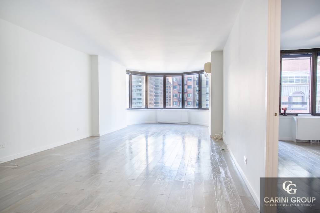 Come live in this recently renovated apartment in the sought after Corinthian Condominium !
