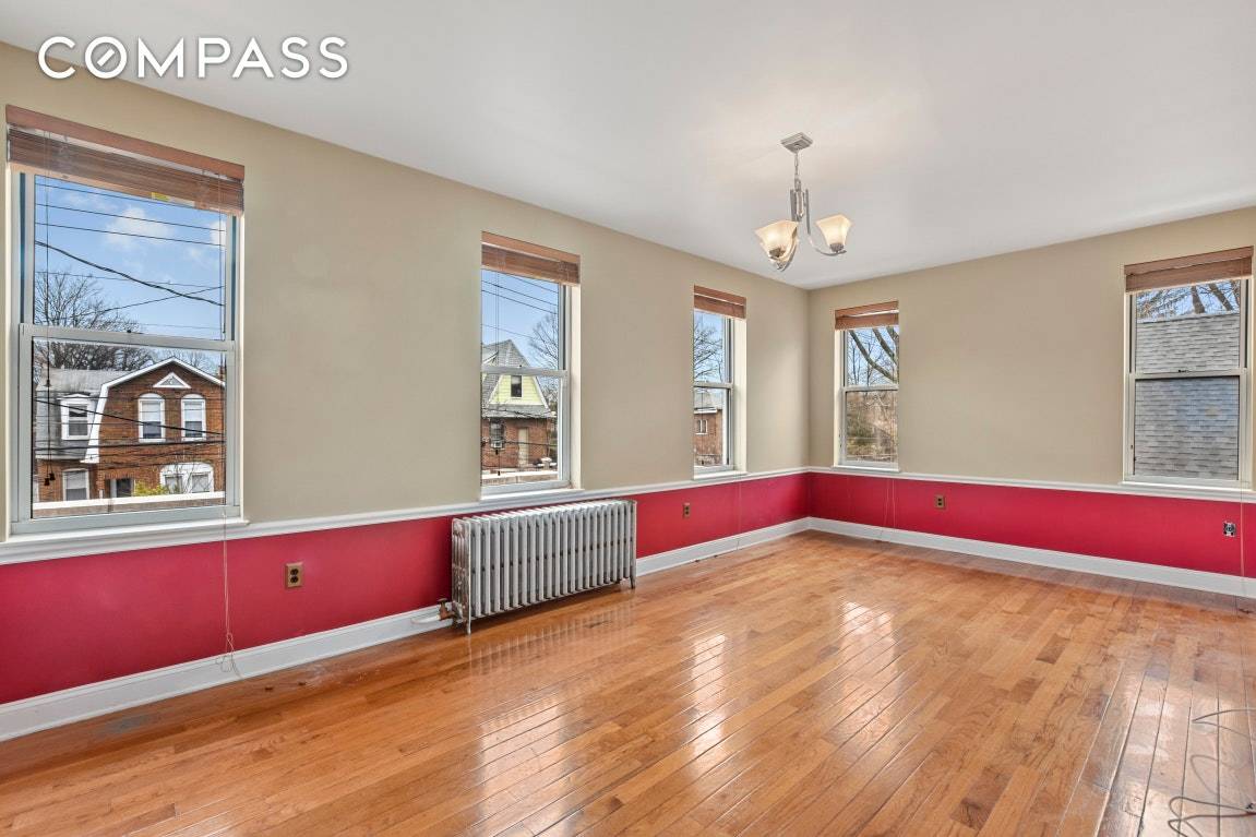 Amazing, spacious house in North Riverdale !