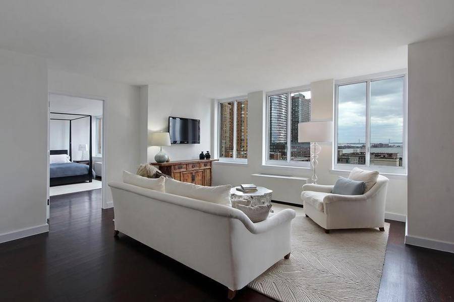 South facing penthouse, Junior 4 layout that can be convert to 2 bedroom inside the Battery Park.