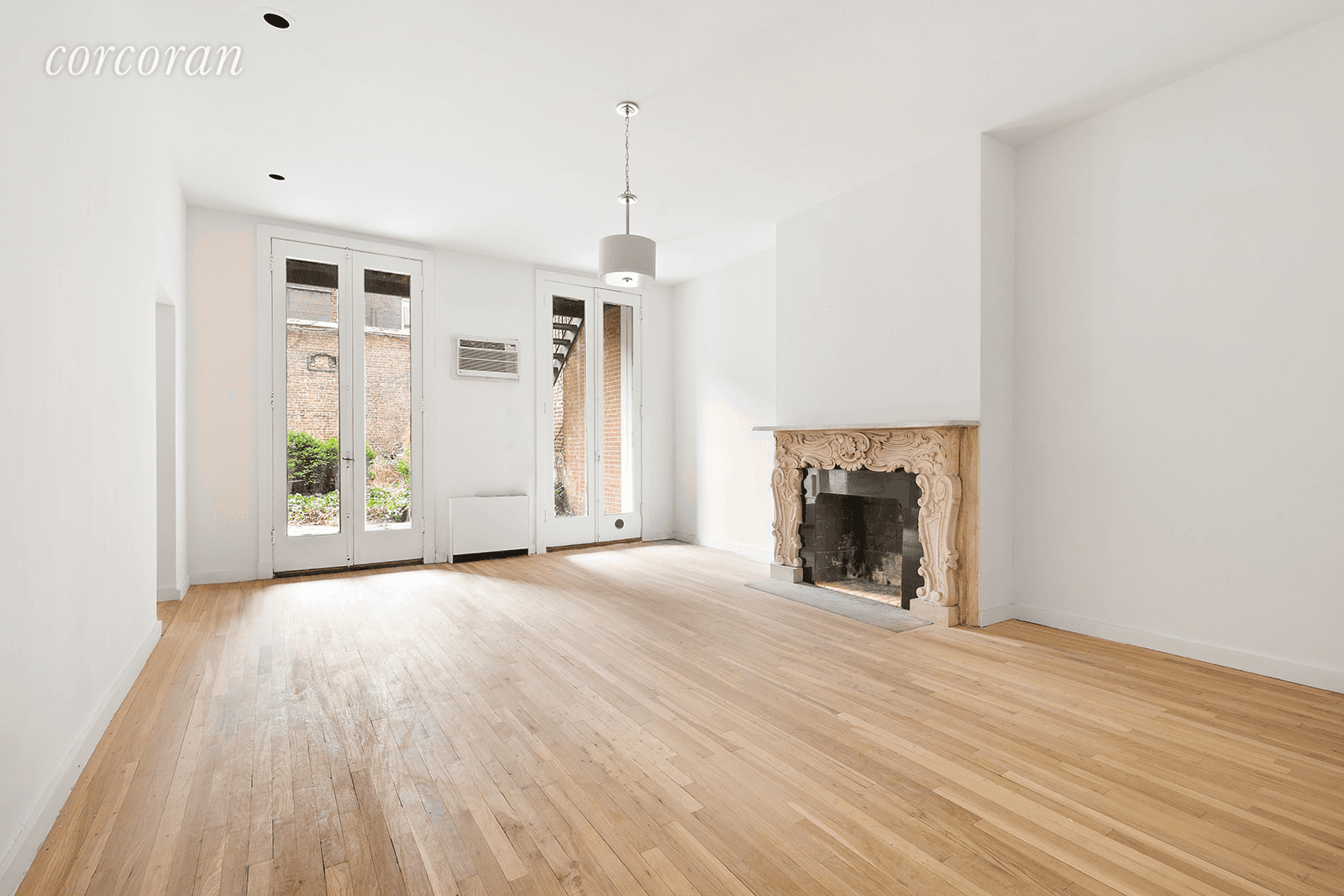 The perfect combination of prewar charm and modern amenities Do not miss this truly special opportunity to live in one of the Grand Dame's of Brooklyn Heights on majestic and ...
