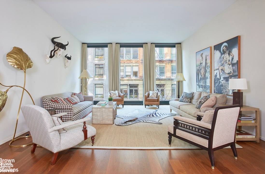 SPRAWLING LOFT WITH VERSATILE LAYOUTSituated in a historic neighborhood on a charming cobblestone block, this stunning 3 bedroom, 3.