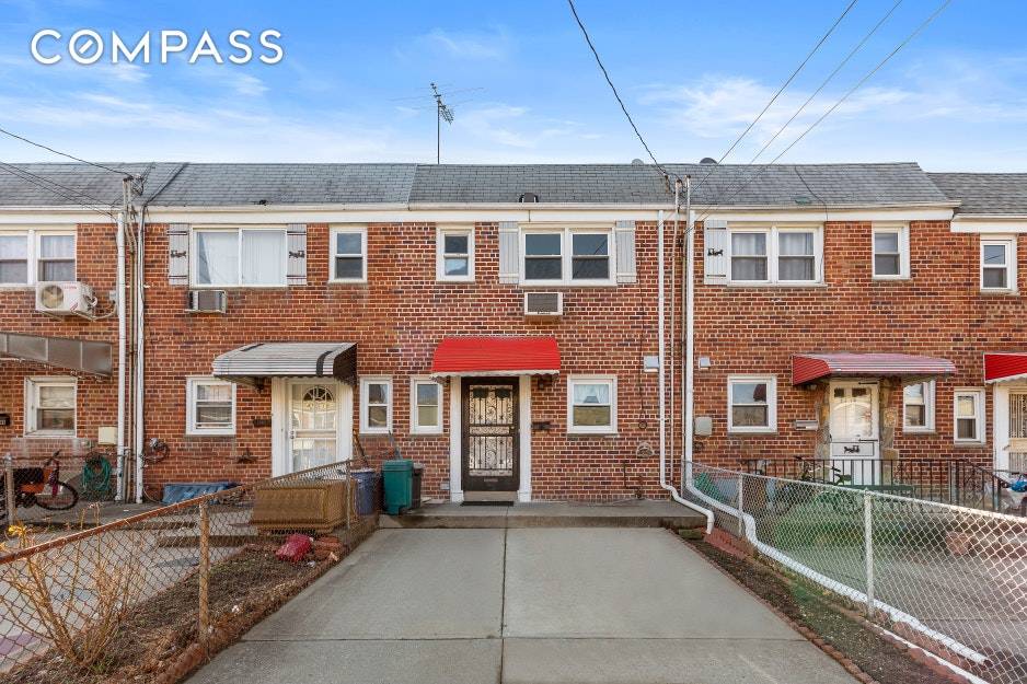 Beautiful brick starter home in the heart of Bayside with a parking spot and a full finished basement !