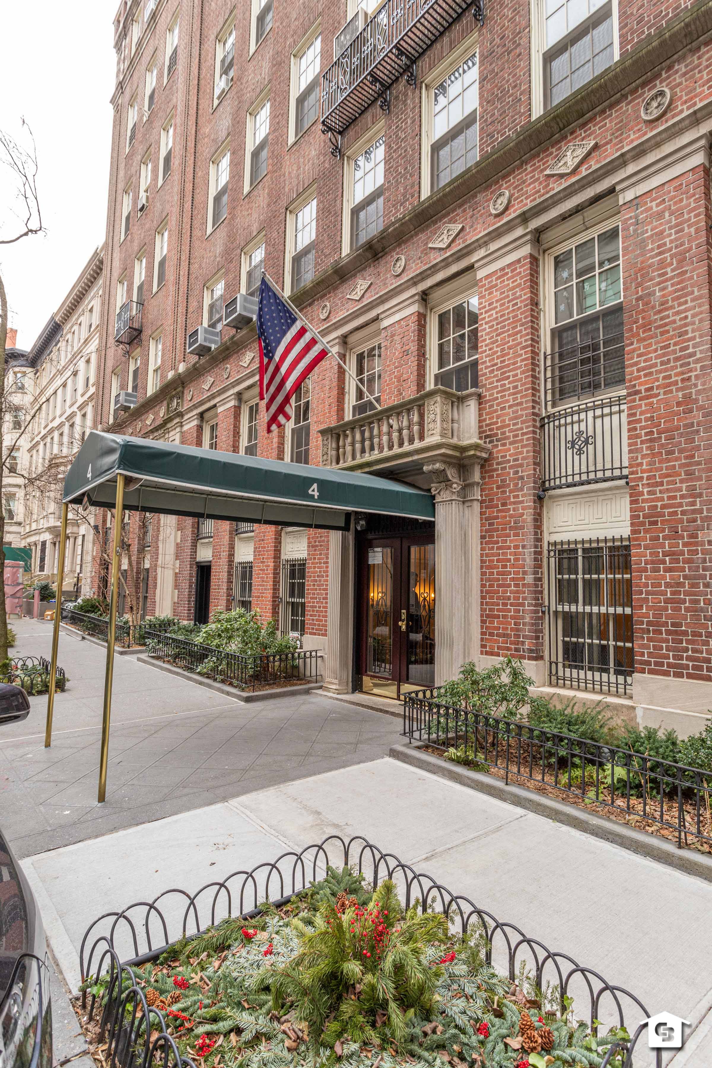 If you are looking for something quiet, spacious and on a beautiful New York City block, look no further than this Classic Seven right off Fifth Avenue amp ; Central ...