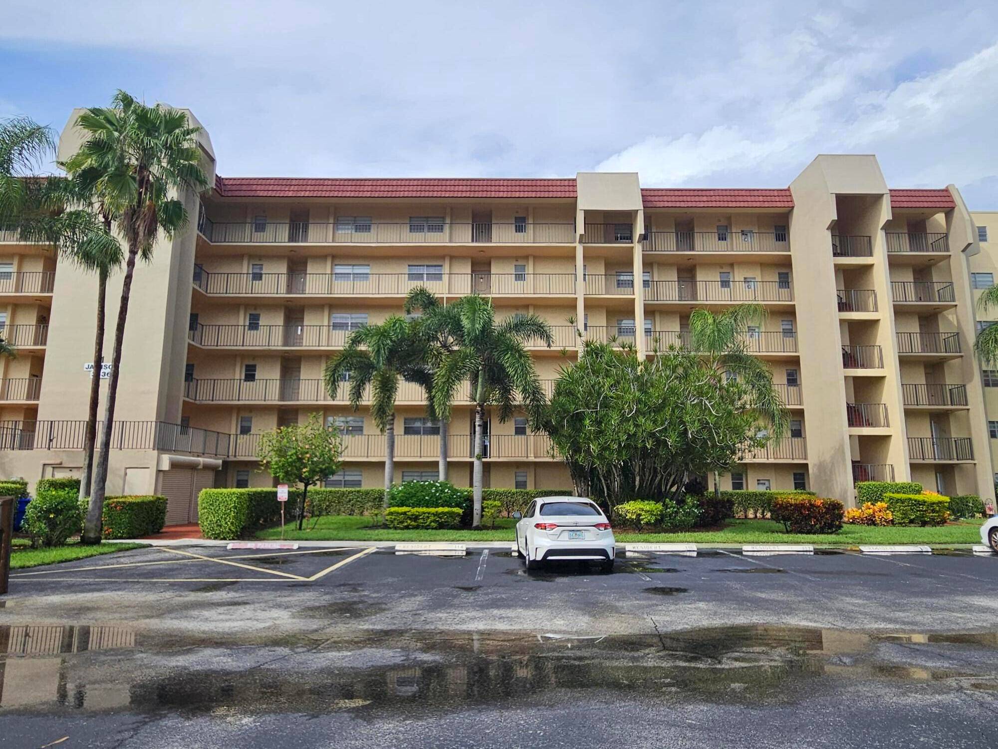 Spectacular penthouse condo, expansive views from your 25' long balcony overlooking the golf course Balcony access from Living room, Master bedroom kitchen This condo was completely remodeled including kitchens, baths, ...