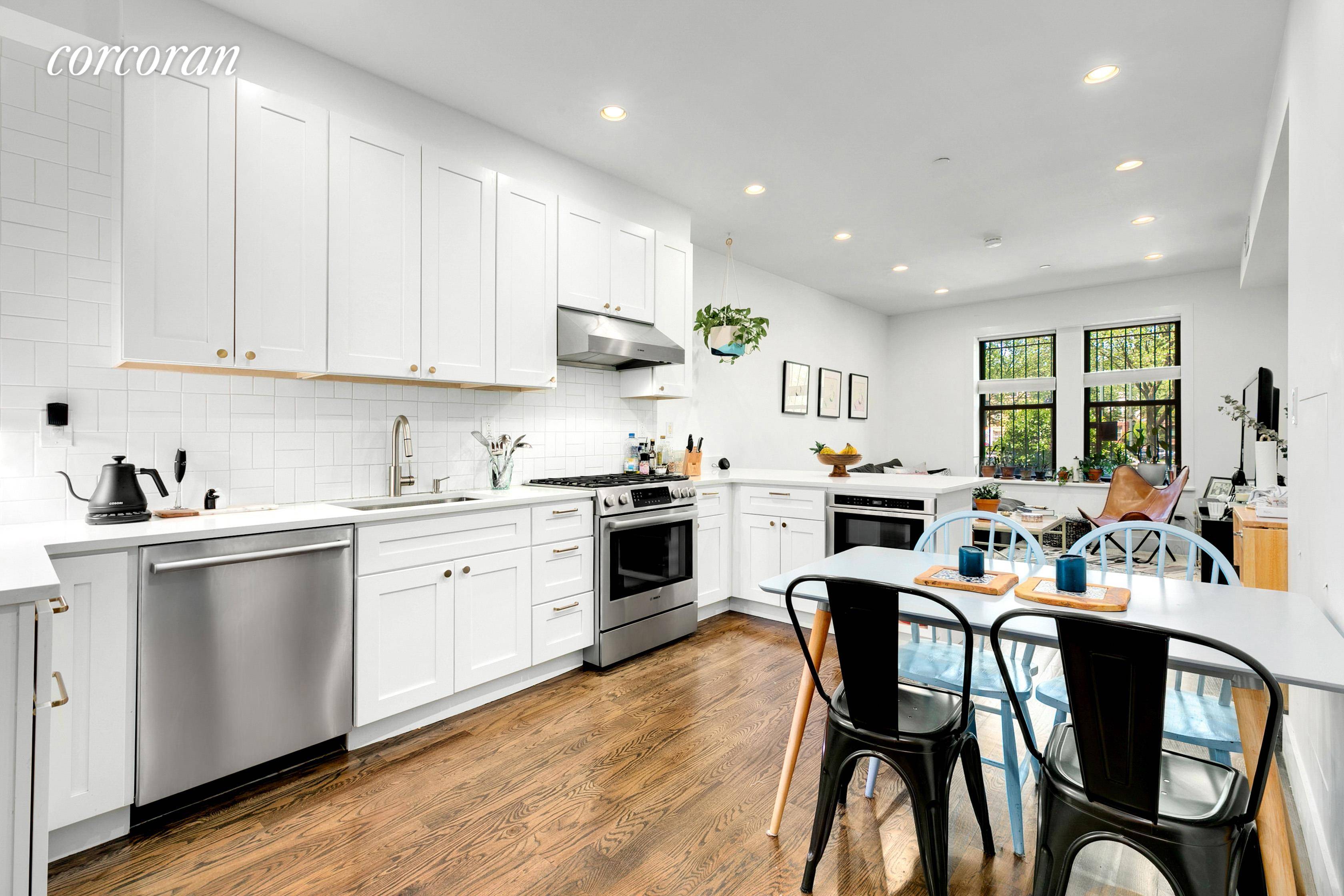 Immense, 1, 500ft2 maisonette home at the crossroads of Crown Heights and Prospect Heights in Brooklyn !