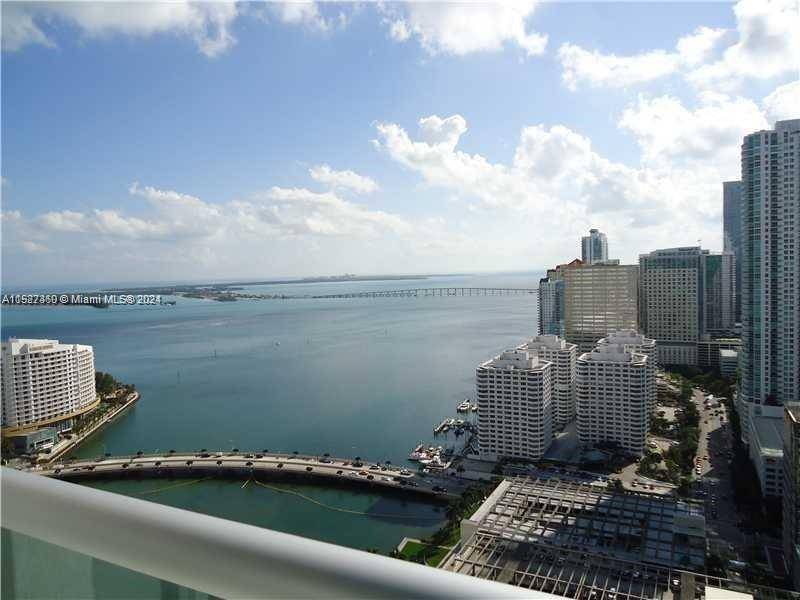BEST AND BIGGEST 1 1 AT ICON DIRECT AND OPEN EAST VIEW TO BAY, FRESHLY PAINTED PORCELANATO FLOORS IN ALL UNIT, ZUB ZERO APLIANCES, BEST SPA FITNESS CENTER IN MIAMI.