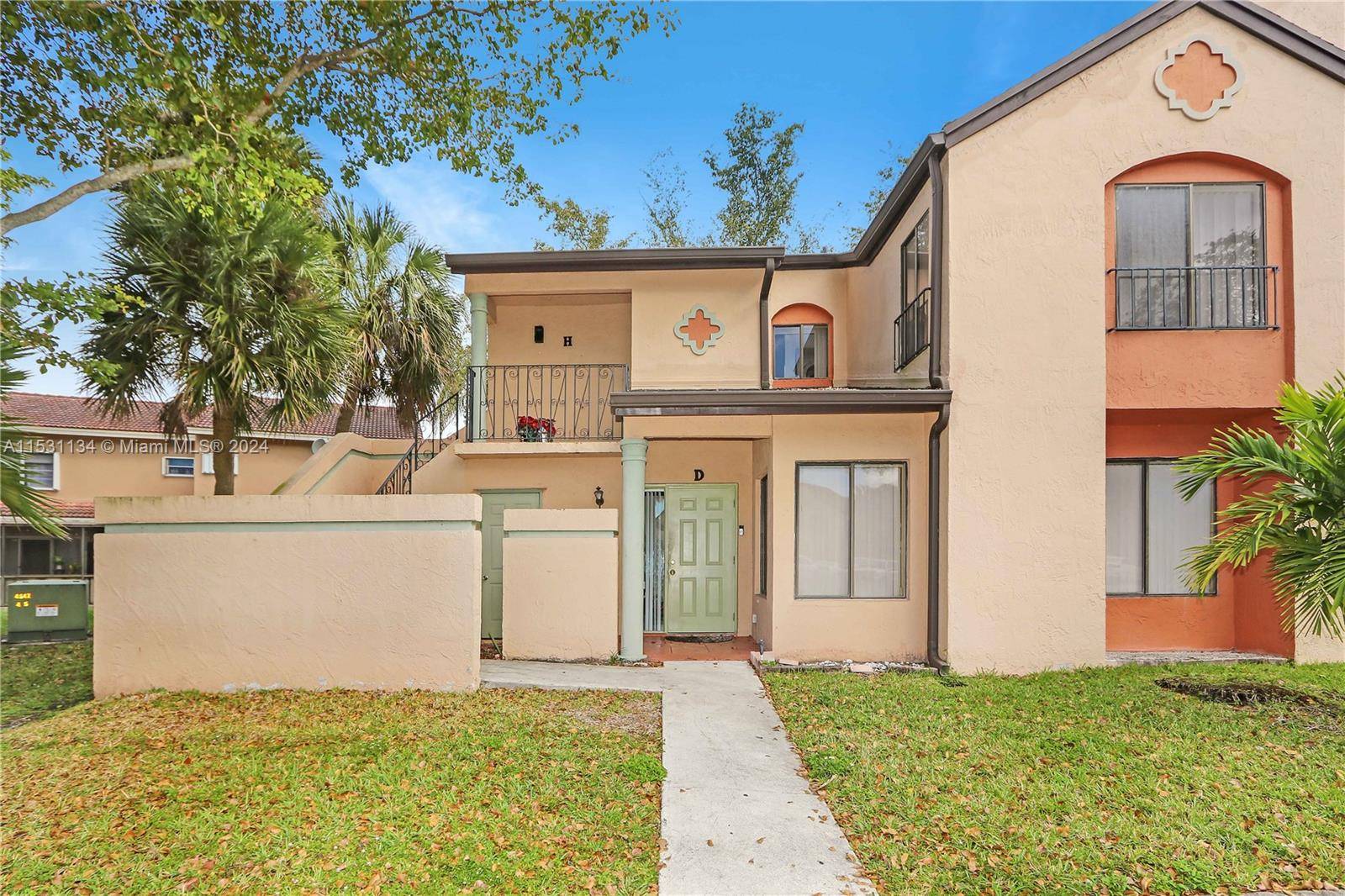Nice corner condo unit, first floor, great spaces with a huge balcony, 3 bedrooms and 2 full bathrooms, all tile and laminated floors in the bedrooms, updated kitchen, washer and ...