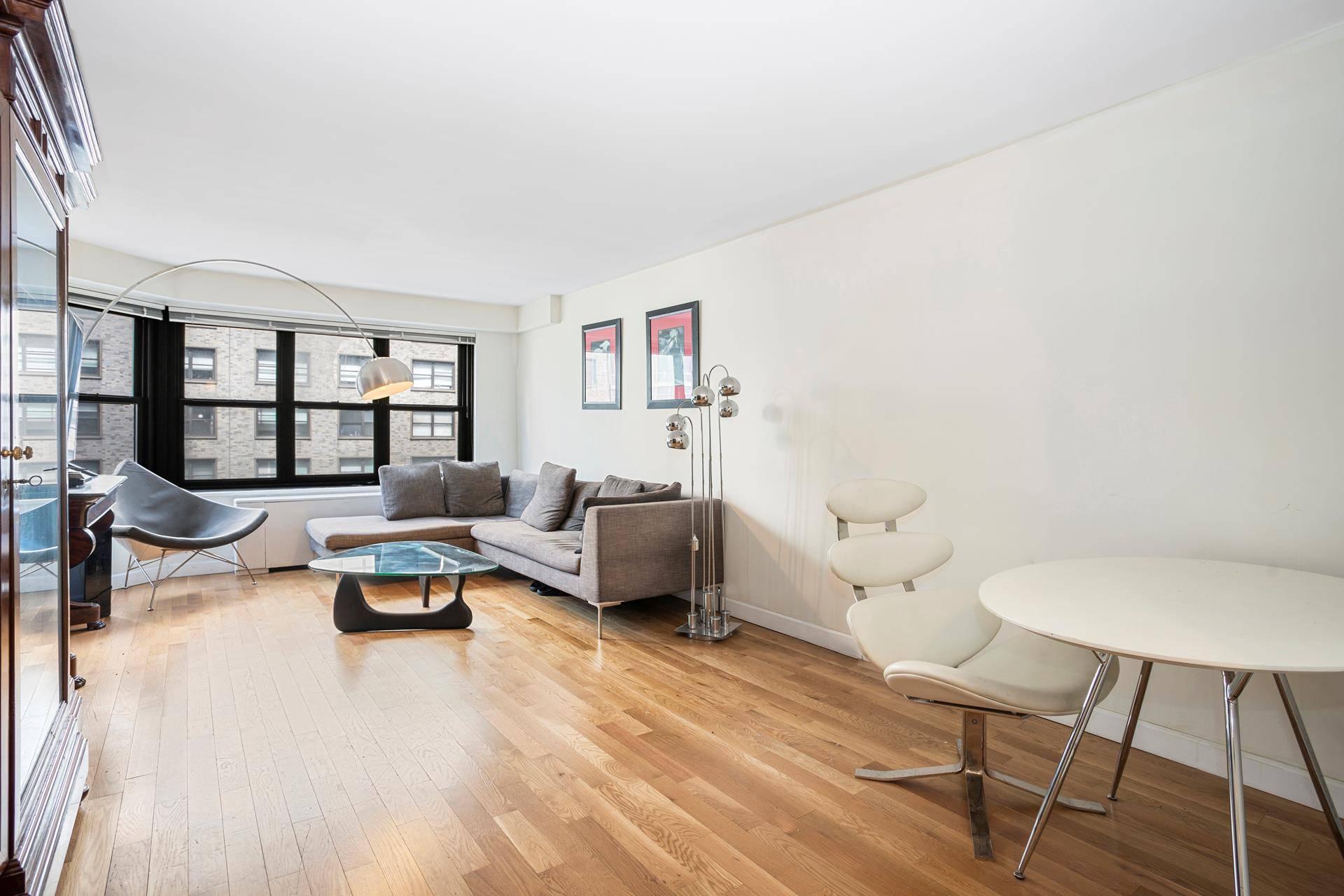 Welcome to apartment 9D at 220 East 57th Street, situated in the Heart of Manhattan !