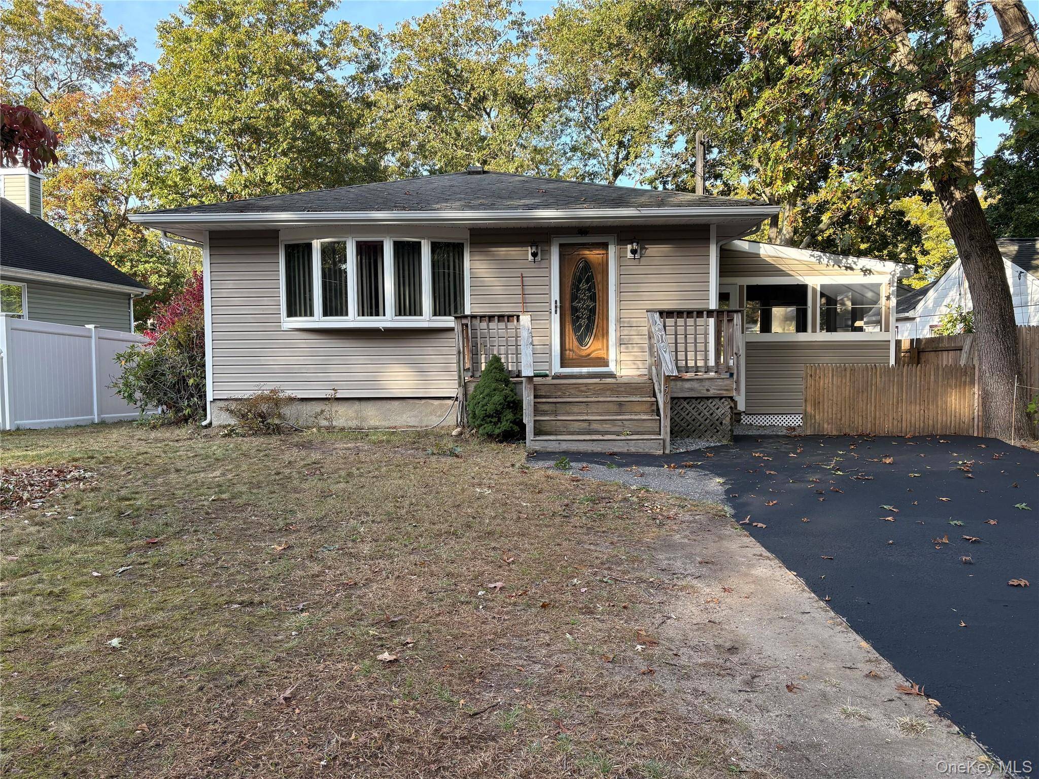 Welcome to this inviting home featuring 3 spacious bedrooms, 2 full baths, and a full basement perfect for storage, a gym, or future expansion.