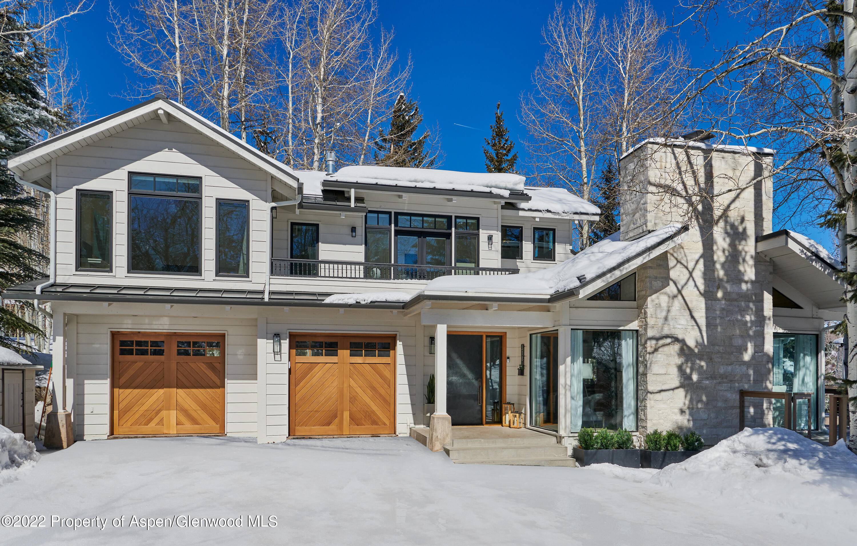 This stunning mountain modern home has been completely renovated over the last year and is beautifully decorated.