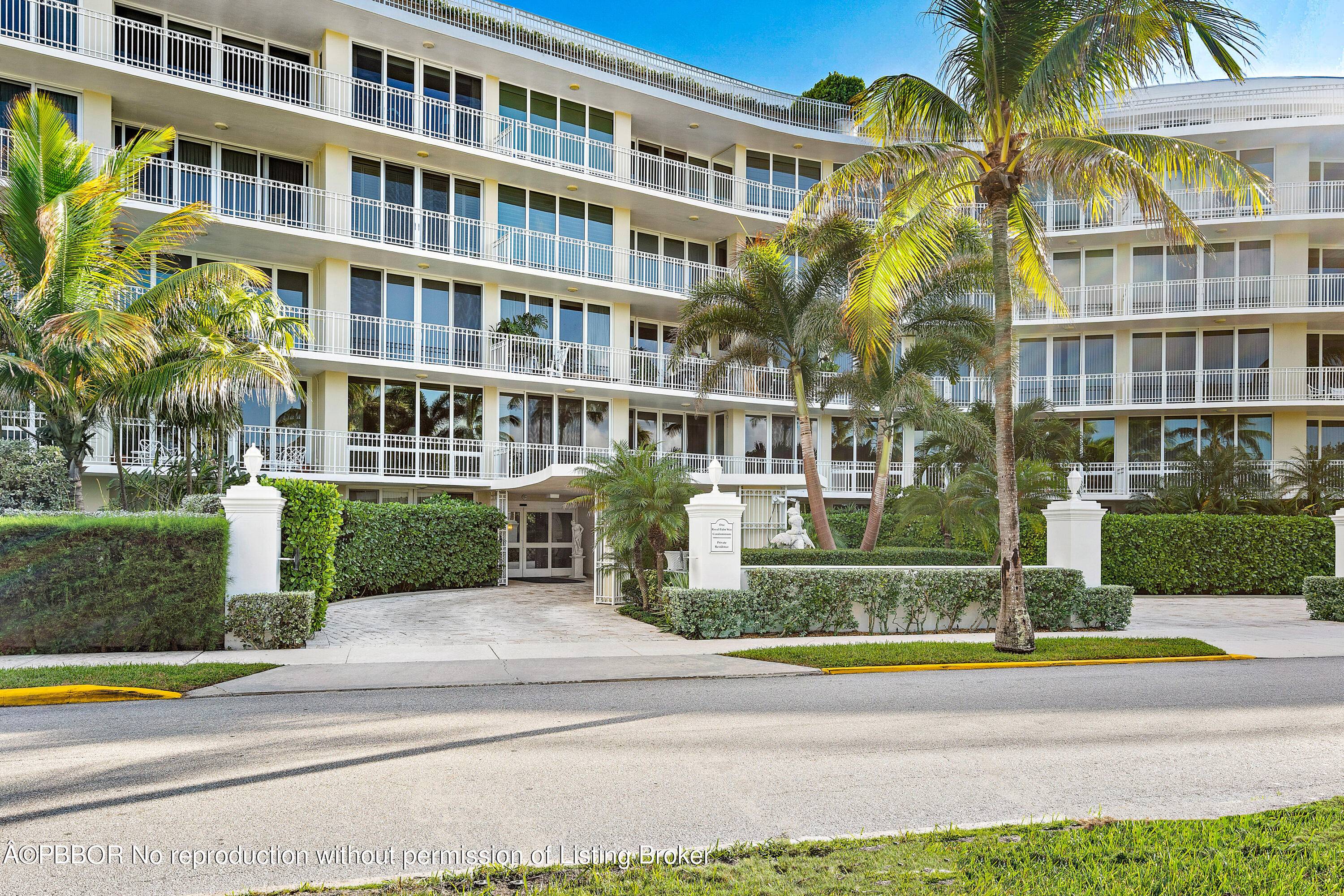 Unique opportunity to acquire a premier building garden condo located in the heart of Palm Beach.