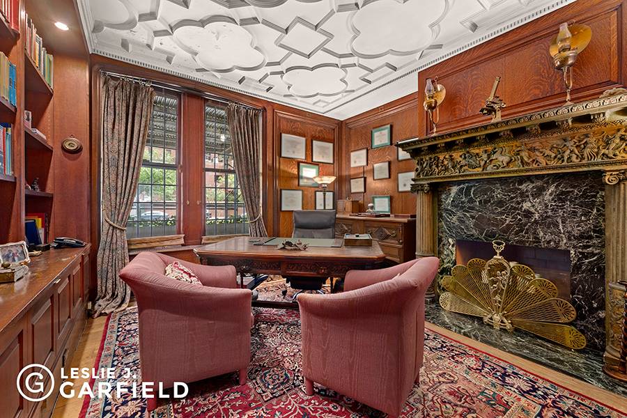 Welcome to Apartment 1A F at 850 Park Avenue, an extremely rare maisonette featuring a private lobby entrance.