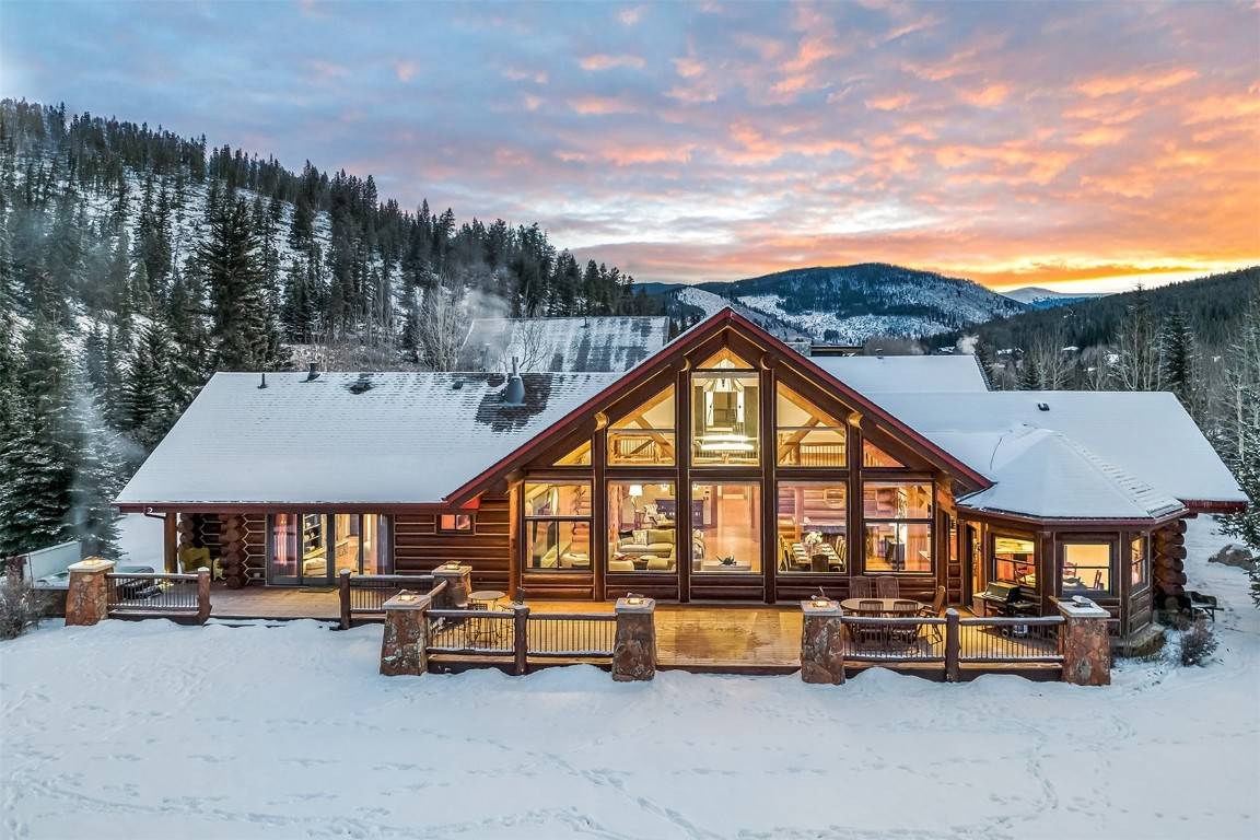 Don't miss this luxury log cabin nestled along its own bank of the Swan River north of Breck.