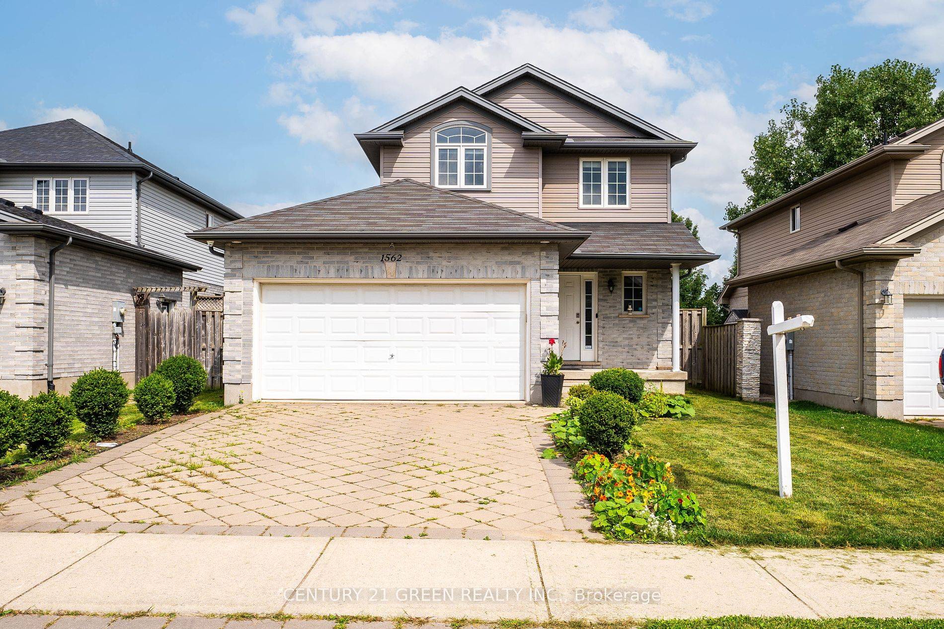 Beautiful 2 Storey Detached House with 3 Bedroom and 2.