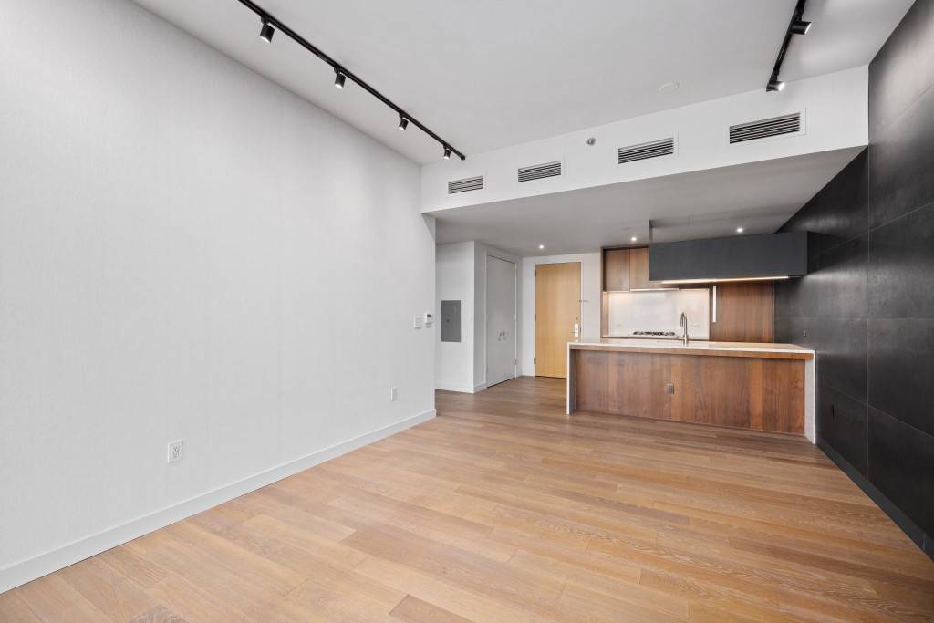 Pristine condition 1 bedroom in Corte LICavailable 1 15 2410 foot ceilingsfloor to ceiling windowscompletely built out closetswasher and dryer in unitstate of the art HVAC heating and ac top ...