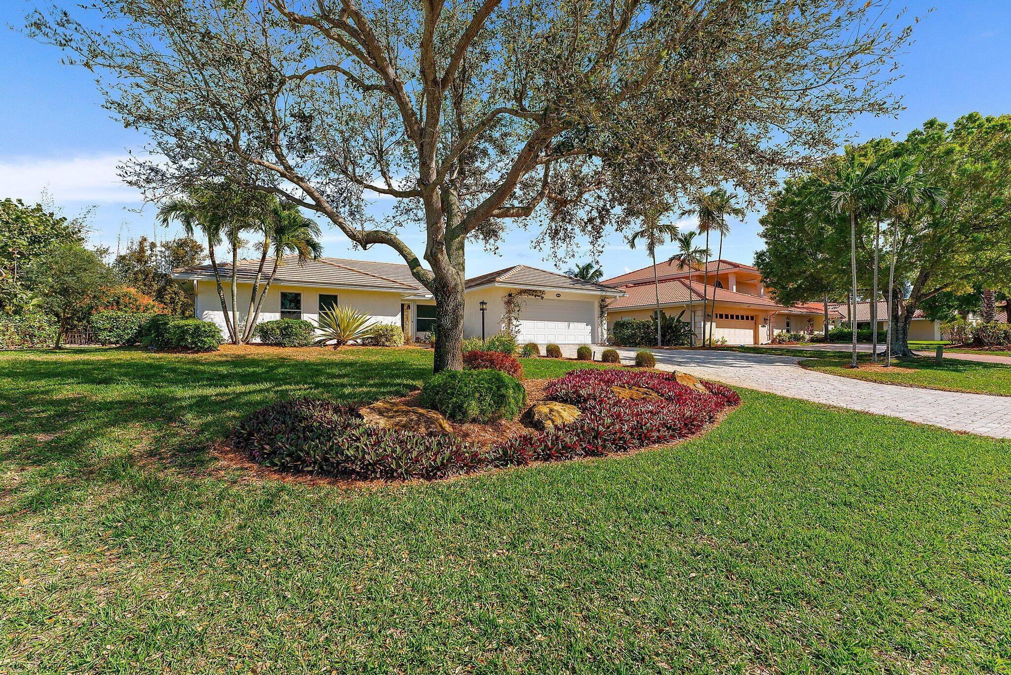 Beautiful 1 story home in the desirable community of a Stuart Yacht and Country Club.