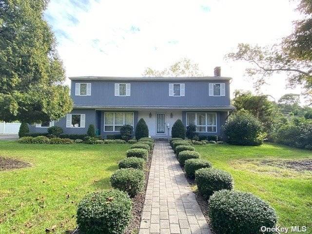 This spacious colonial located in the heart of Nesconset offers a Large Entry Foyer, huge Great Room with fireplace, A Sunny EIK, powder room, Master Bedroom with Large Master bath ...
