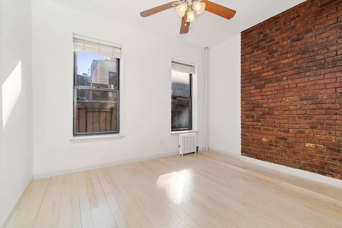 Spacious Back Facing 1 Bedroom Apartment with Separate KitchenExposed Brick and New FinishesThe Apartment Large 1 Bedroom with Separate Kitchen Dishwasher and Microwave South rear Facing Unit with Great Light ...