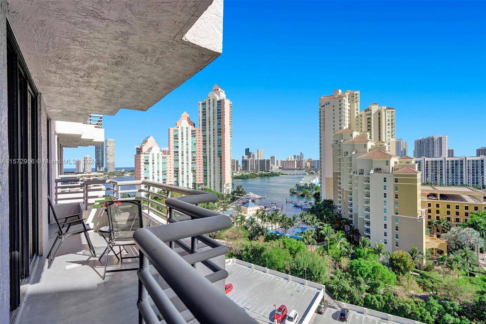 Gorgeous 2 Bedroom 2 Bathroom Condo in Aventura with stunning views !