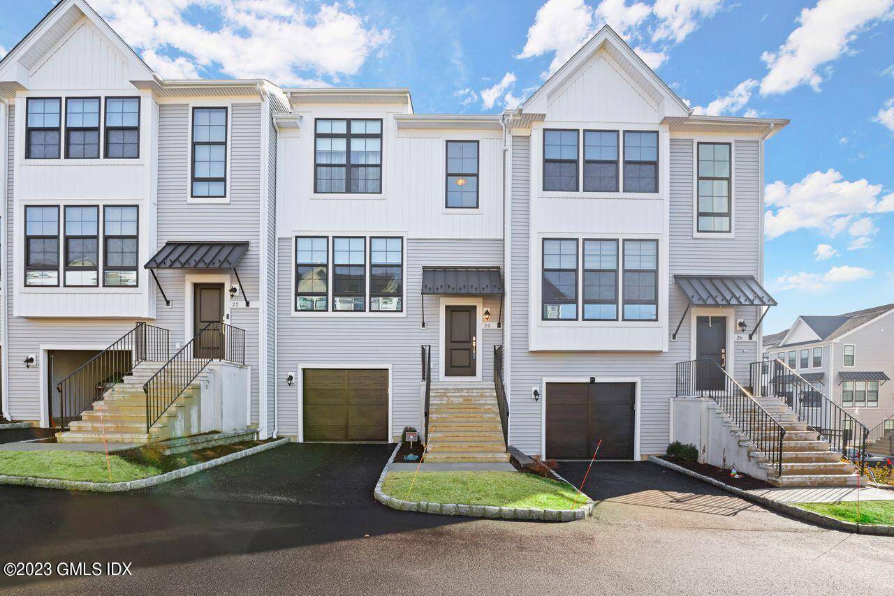 Why wait for new construction, when you can move into this 2021 Ansford Aberdeen townhome in the coveted Rivington Woodlands.
