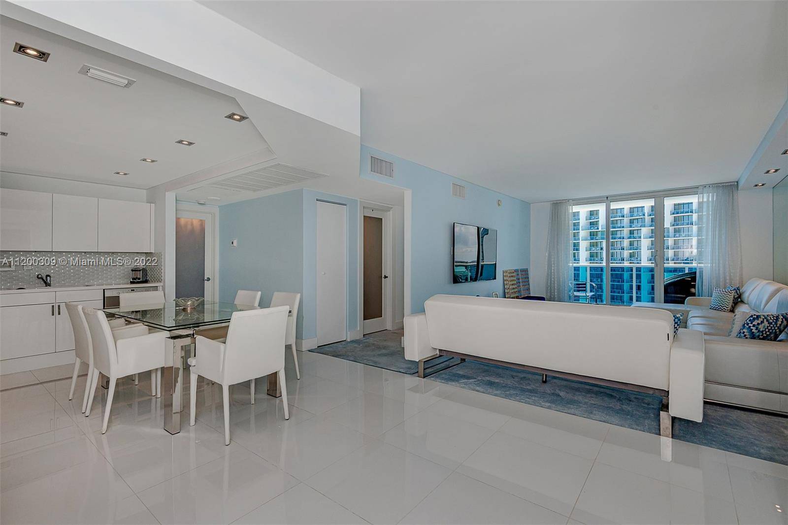 Gorgeous 2 bed, 2 bath ocean view residence inside one of South Beach s premier luxury resorts.
