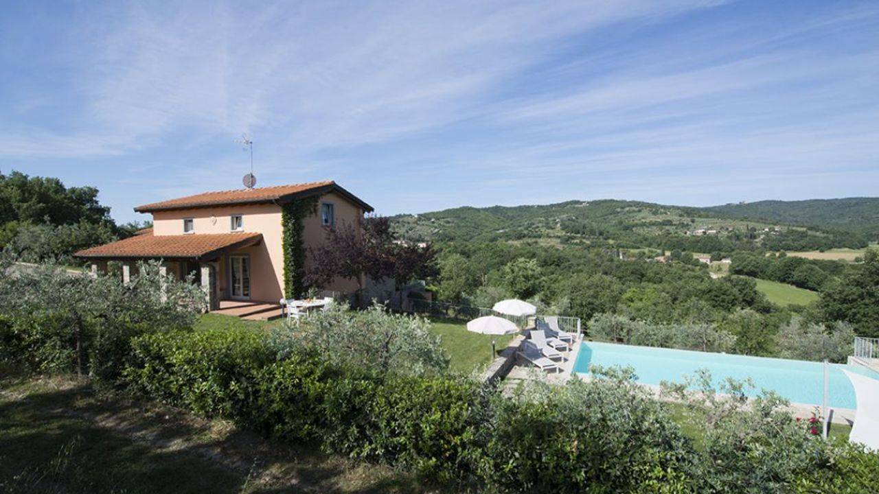 Villa with pool and garden for sale Monte San Savino, Arezzo, Tuscany