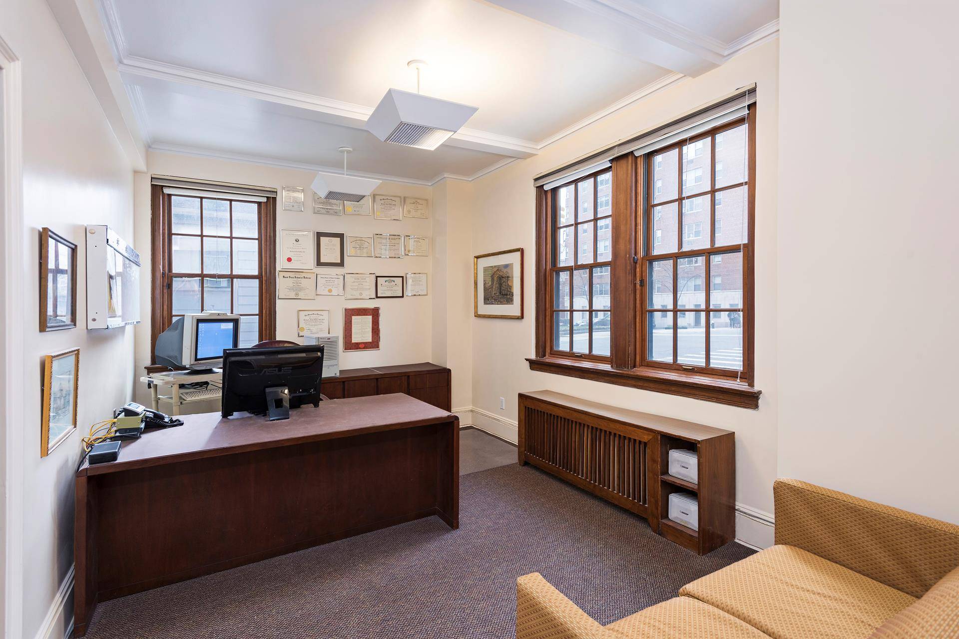 Enter this prestigious medical office in a prominent pre war building through its stately private entrance on Park Avenue.