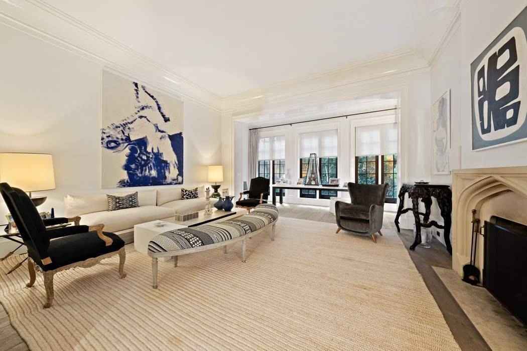 With a prime and perfect West Village location, this glorious townhouse features an exquisite renovation by Architectural Digest s AD100 designer Stephen Gambrel.