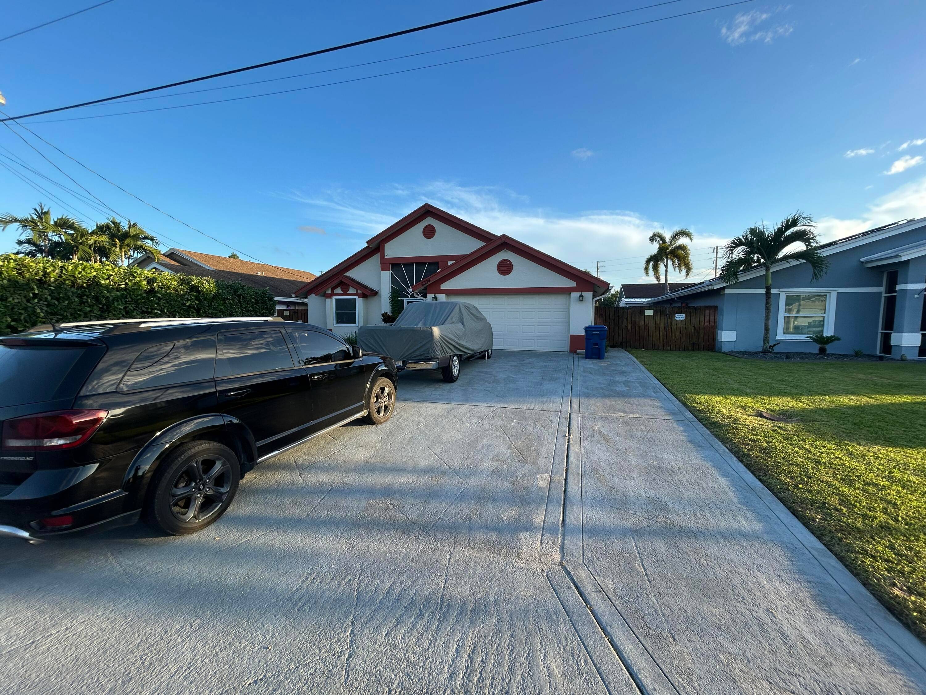 Discover a spacious 3 bedroom, 2 bath home in Jupiter !